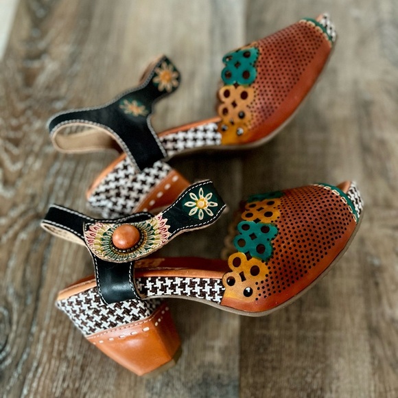 L’Artiste Leather Jive Sandals - Picture 8 of 8